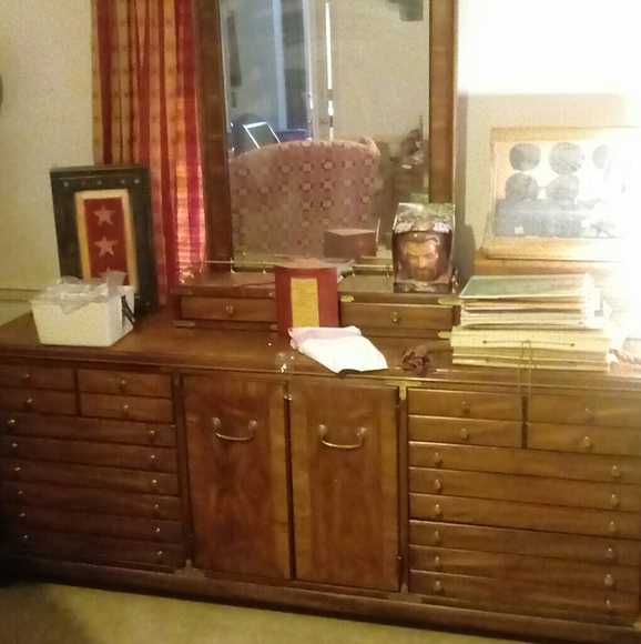 Dresser Set - Picture 3 of 3